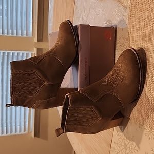 Franco Fortini suede taupe boots WNS size 7 M